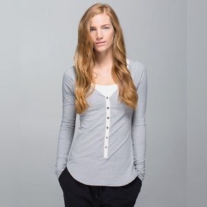 Lululemon Awesoma Henley - Size 4 or Size XS
